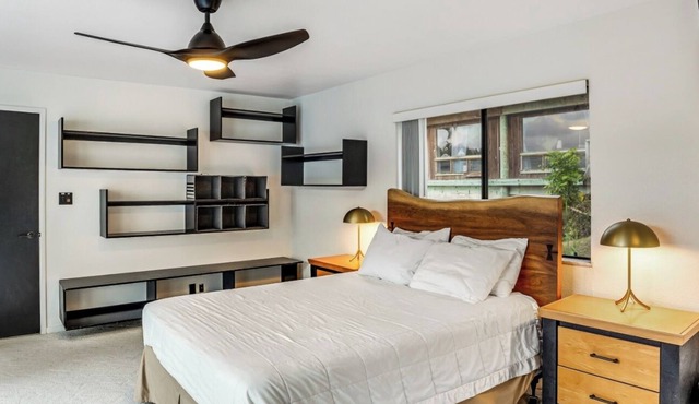 Tranquil Poolside Living: Two Bedrooms and 1 Bath Retreat in Scenic Kaneohe Bay