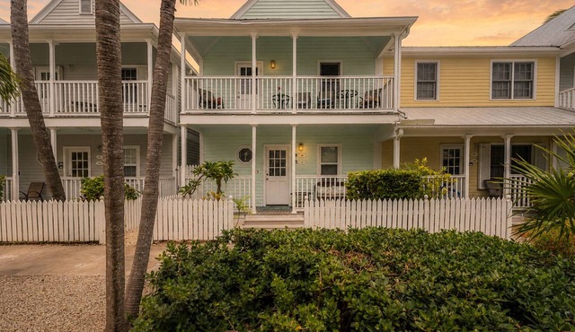 Tropical Condo Shared Pool + Near Duval St | Month-Long Stays | A Siesta Bay in Key West