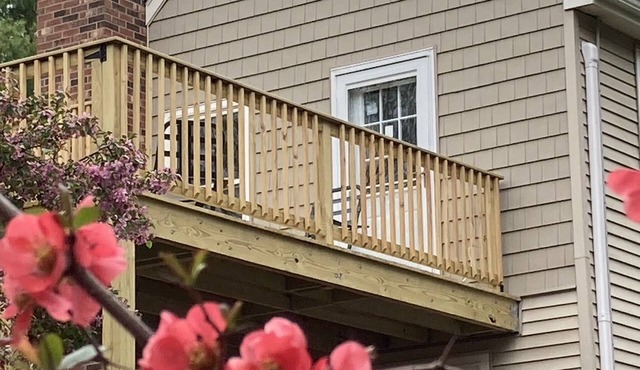 Two Bedroom Guesthouse near many attractions pet friendly with private deck in Gardner