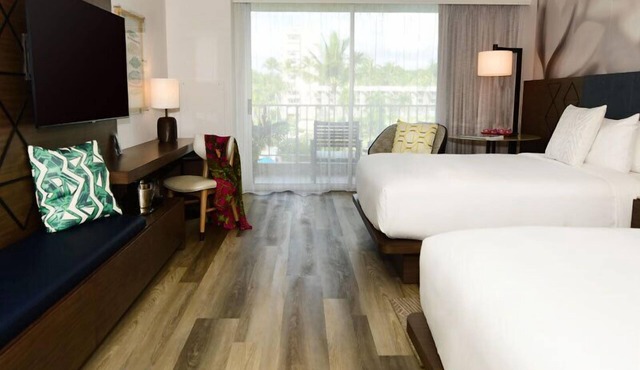 Unforgettable Getaway on Kaua'i's Hidden Gem! Garden View Room w/Balcony! Pool! in Lihue