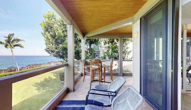 Updated Kona Home with Pool, Deck, WiFi, Washer/Dryer & Grill