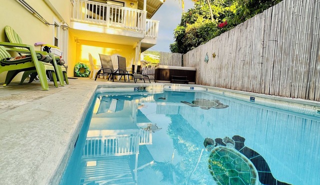 Upgraded Spacious 5-bedroom with AC, Private Pool/Spa next to Magic Sand beach