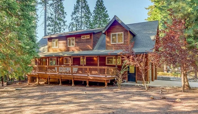 Upscale Mountain Chalet in Blue Lake Springs, Free Wifi/Cable, Gas Fireplace in Arnold