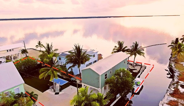 Upscale ocean front home & easy canal boat access to Gulf or Atlantic in Big Pine Key