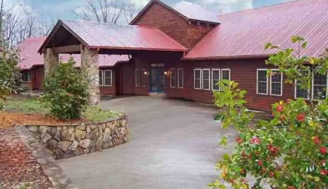 Vacation, Wedding, Retreat & Family Gathering, Spa and Theater rooms - Sleeps 30 in Manchester