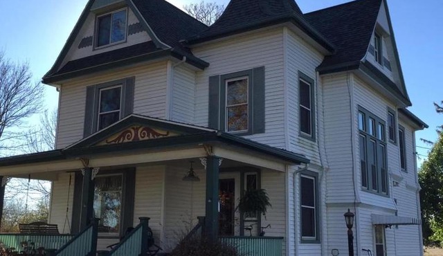 Victorian Lace B&B in Marion