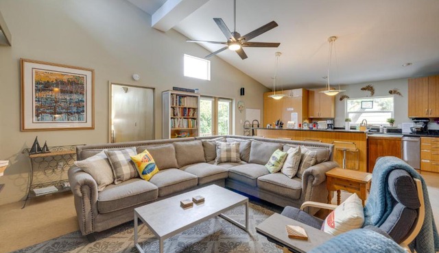 Walk to Seaside Beach! House w/Hot Tub & Deck in Seaside