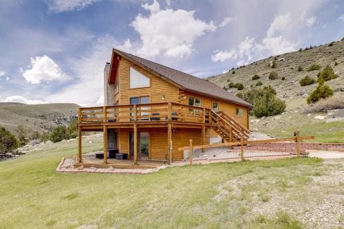 Walk to Sinks Canyon State Park: Spacious Home! in Lander