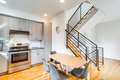 Walk to UW: Townhome w/Rooftop Patio! in Seattle
