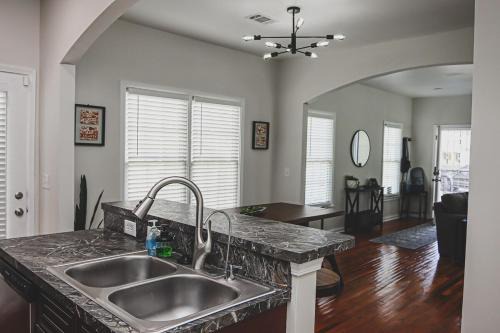 Walkable! Mins from stadium, GWCC, aquarium in Atlanta