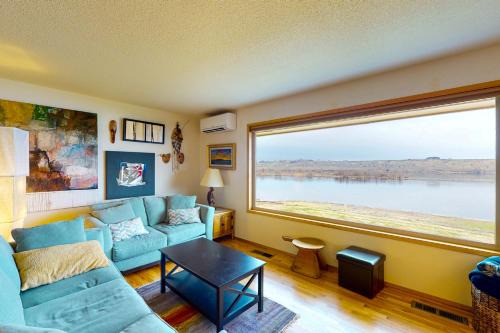 Waterfront Gem w/Furnished Patio! Columbia Vista in Richland