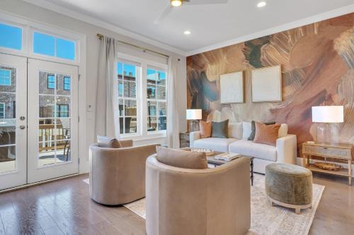 Waterside Retreat, Steps to River Street in Savannah