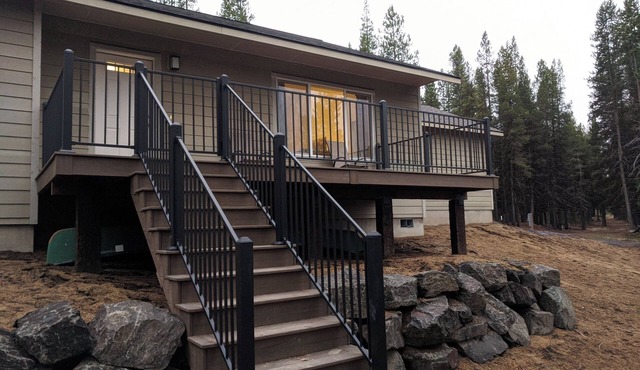 Wild Woods - Cascades Riverside Retreat in Crescent Lake Junction
