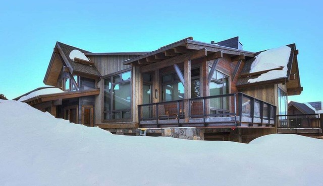 Wintours Leap has easy ski access and private hot tub! in Breckenridge