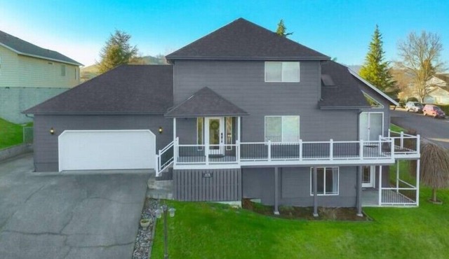 Xenia House-Roseburg Retreat with a View! Near Wildlife Safari in Roseburg