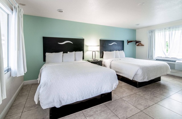 Everglades City Motel - Queen Room, 2 Beds, Kitchenette in Everglades City