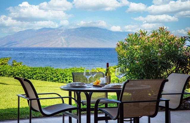 Ground-Floor Paradise: Makena Surf F-110, Your Oceanfront Getaway!