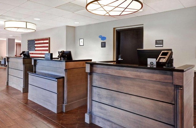 Hampton Inn Suites Alexandria Town 