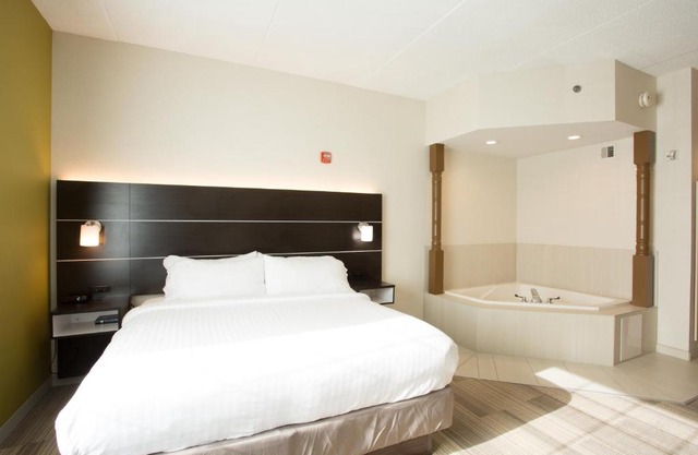 Holiday Inn Express Hotel 