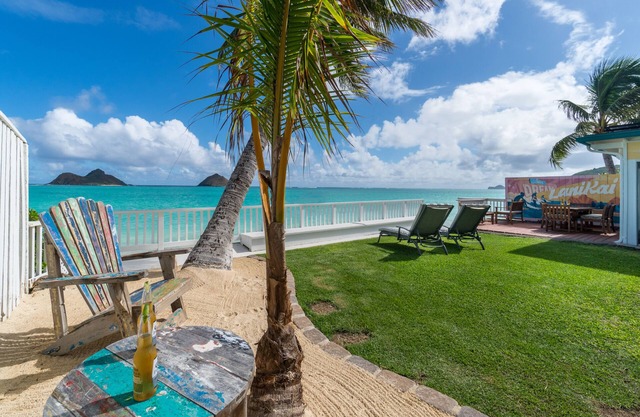 Moku Iki - Lanikai Beach Front : 5 BR, 4 BA House in Kailua, Sleeps 10