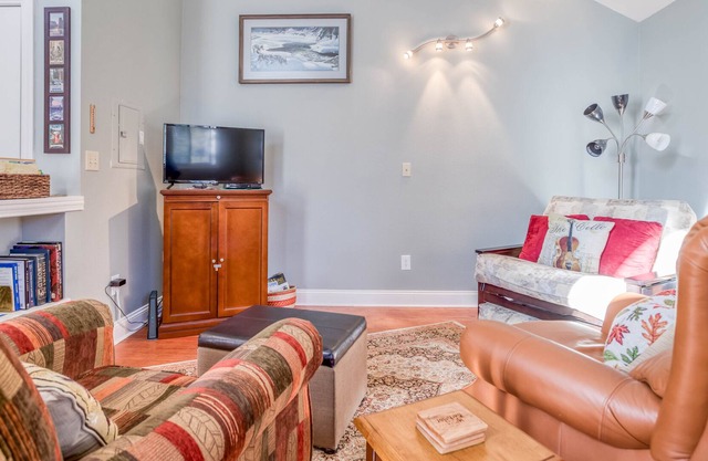 Powder Village B2 is an Inviting, Updated Sunriver Condo with Open Living Space! in Sunriver