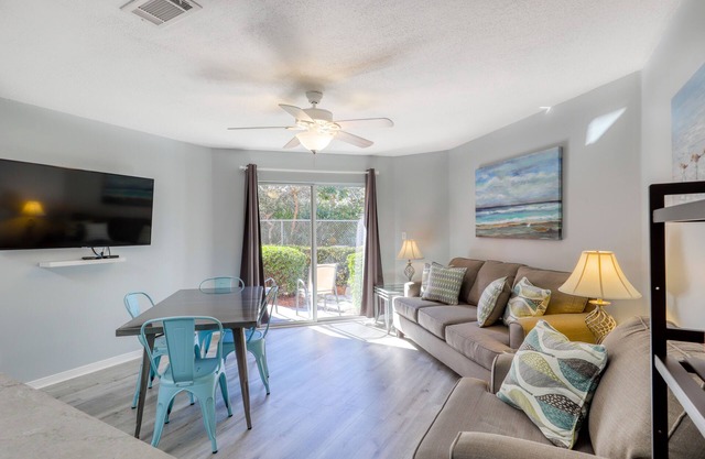 Trendy condo with full kitchen, shared pool, and easy beach access in Miramar Beach
