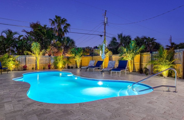Walk to The Beach - Coastal House on St Pete Beach in St. Pete Beach