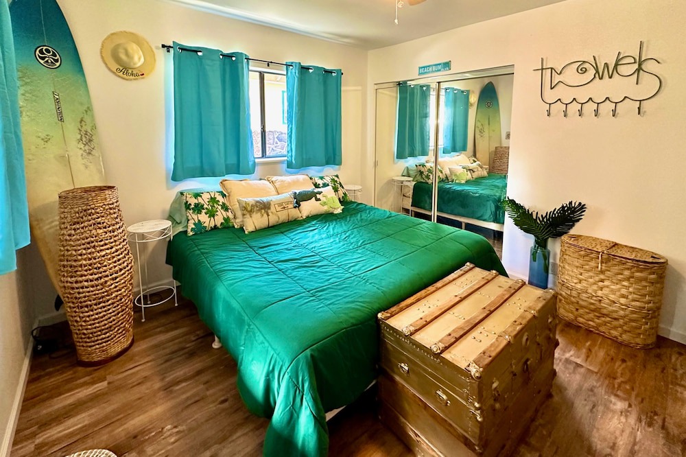 Kapolei House | Dog-friendly stay with kitchenette, washer/dryer, & fitness room access