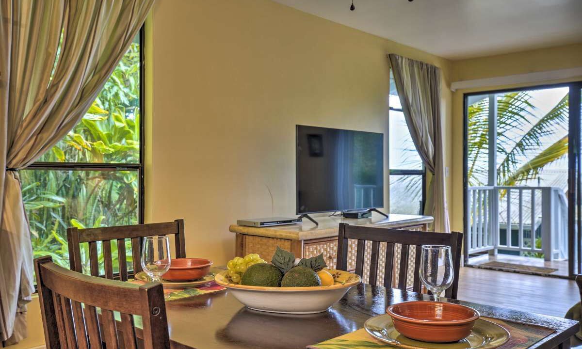Honalo House | Pineapple Cottage surrounded by coffee plantations