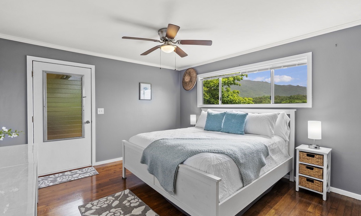 Punaluu House | Mau Loa Hale: Perfect Location 5 Acres Walk to Bch! Open concept! Breeze & Views