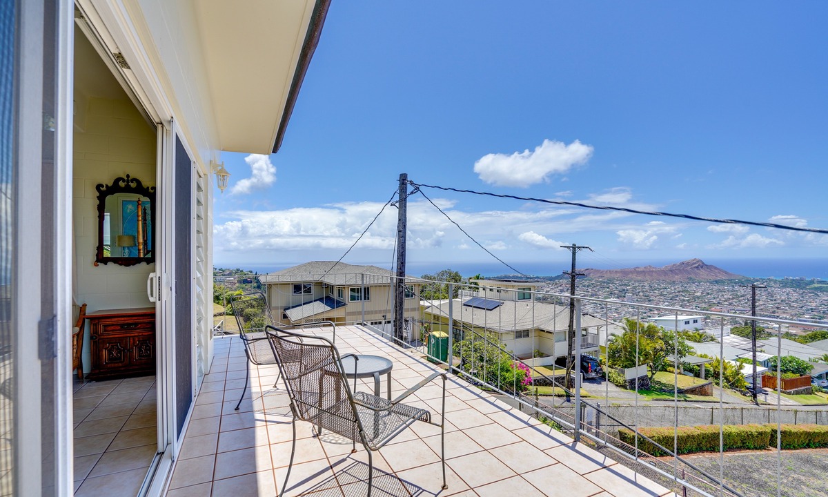 Diamond Head - Kapahulu - St. Louis Apartment | 4 Mi to Beaches: Honolulu Hideaway w/Views!