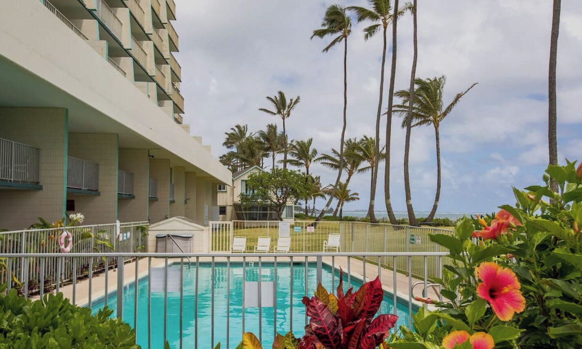 Punaluu Condo | Island Life Retreat-Ocean Front-Beach Access