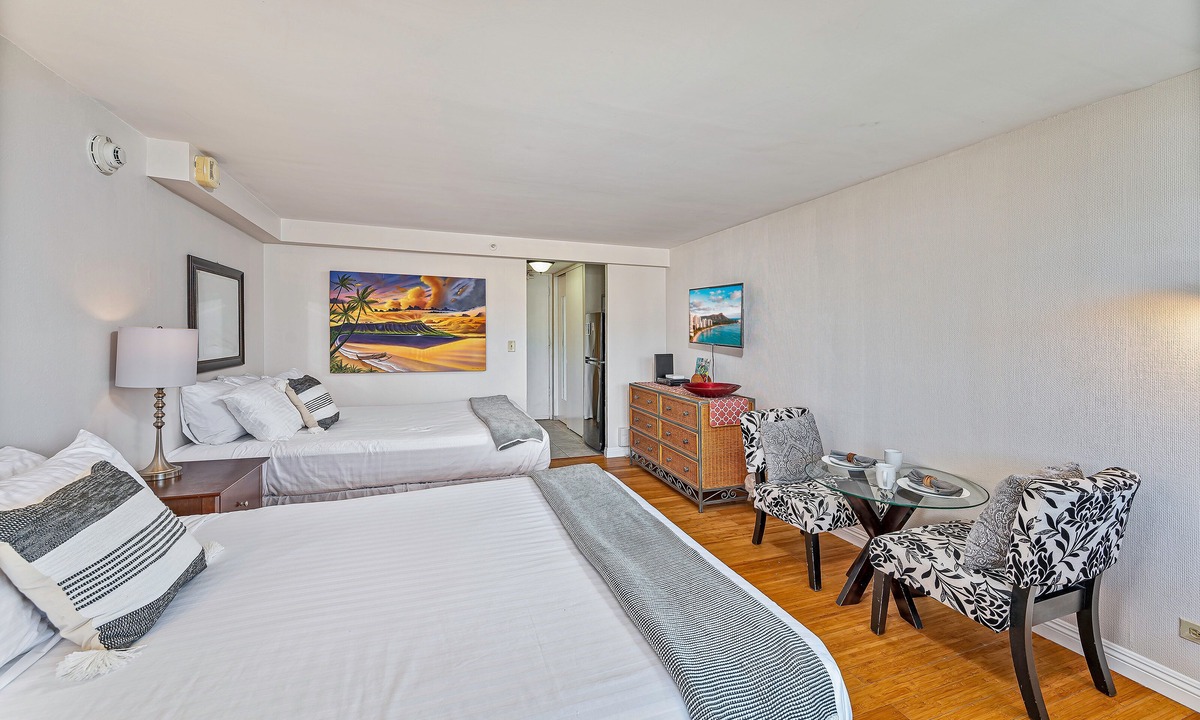 Waikiki Condo | Golf Course & Mountain Views at the Island Colony Amazing Building Amenities
