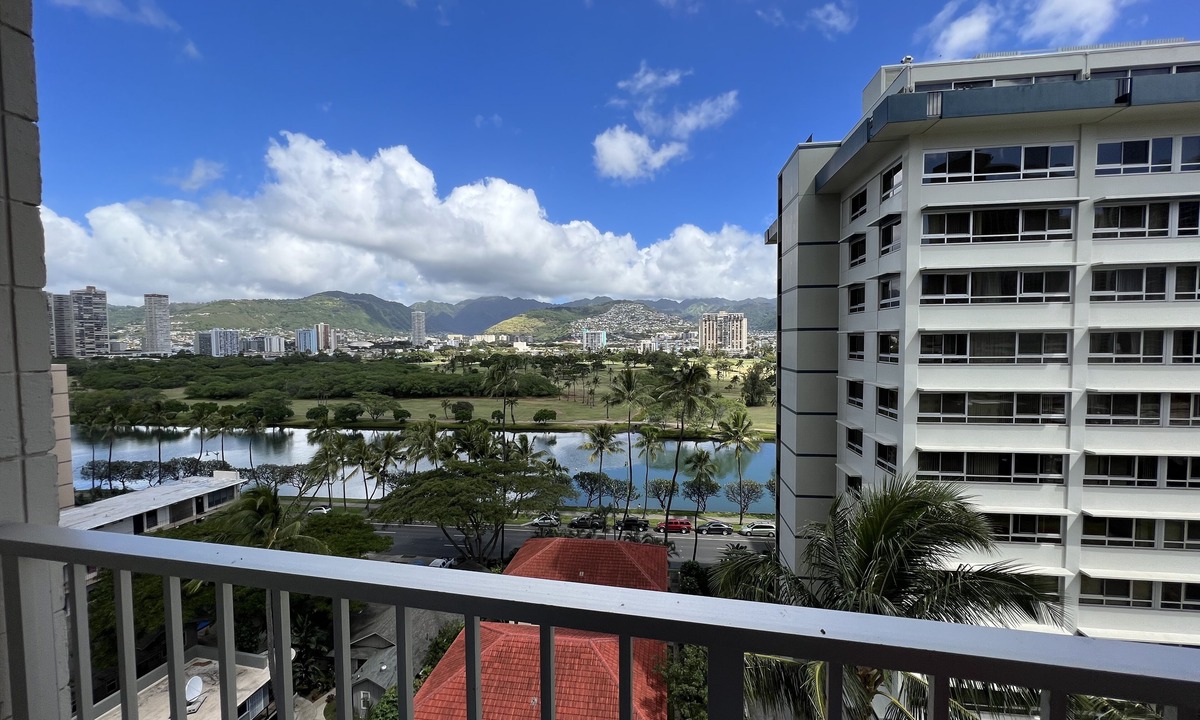 Waikiki Condo | Waikiki Lanais 1 BDRM Mountain View Condo w/Free Parking on the 11th Floor