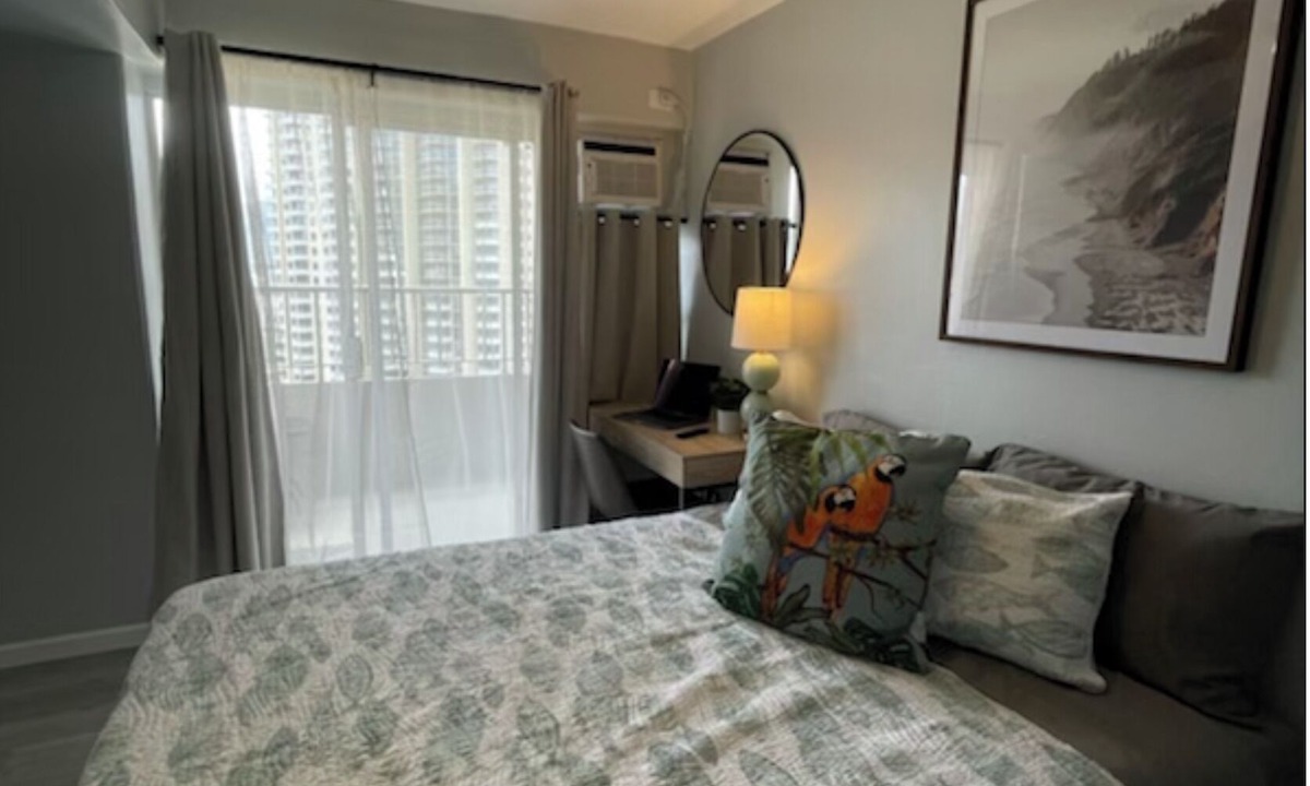 Waikiki Condo | Penthouse Studio in Waikiki - 25% Off Monthly Stays!