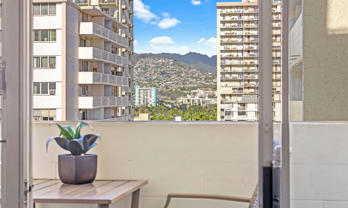 Waikiki Condo | Studio Steps From Waikiki Beach - #906-A