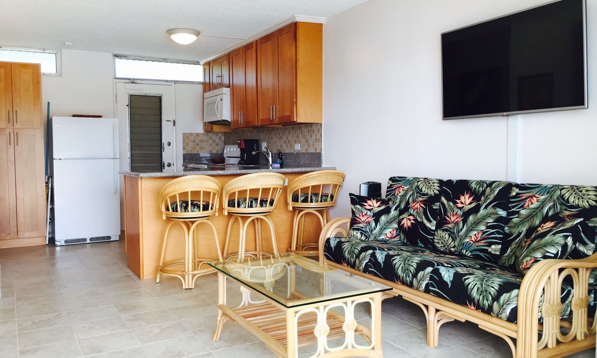 Makaha Condo | Beachfront Studio located on the 5th floor overlooking Makaha Beach.
