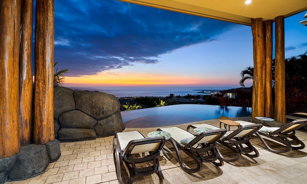 Kailua-Kona House | 🏖️Private Kona Luxury Home | Infinity Pool, Ocean Views & 3 King Suites