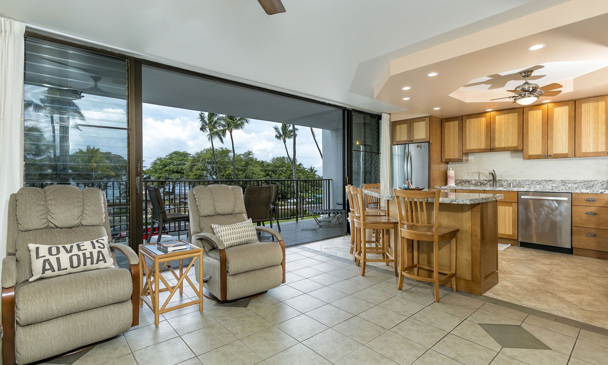 Kihei Condo | Oceanview Condo Across from Kamaole Beach III | Updated Kihei Getaway