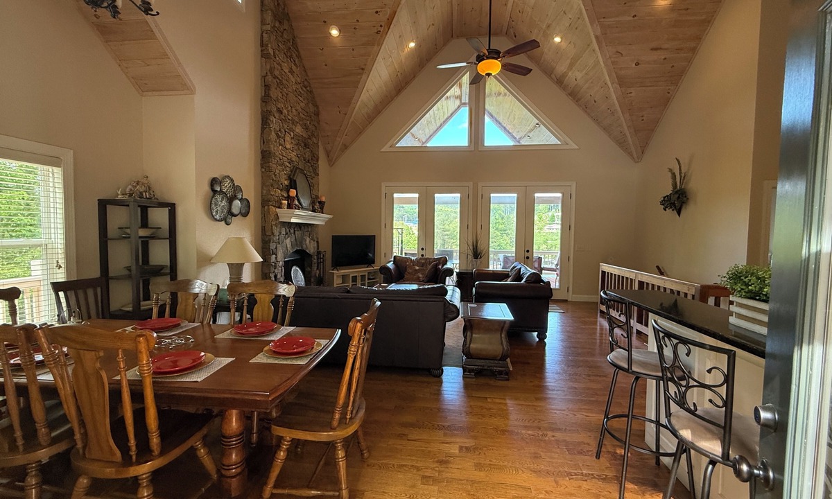 Hiawassee House | Beautiful lake front house, pool table, and fire pit, kayaks,Fall price discount