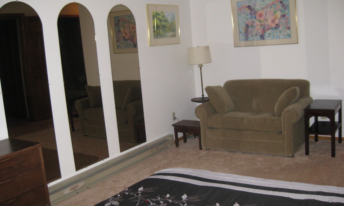 Laramie House | Comfortable Passive-Solar 3-Bedroom Earth-Bearmed House In Quiet Area Near U.W.