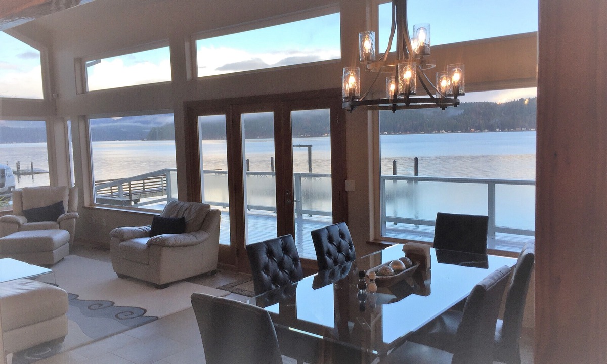 Union House | Beach living! Rest, relax, and rejuvenate on Hood Canal's most desireable coast