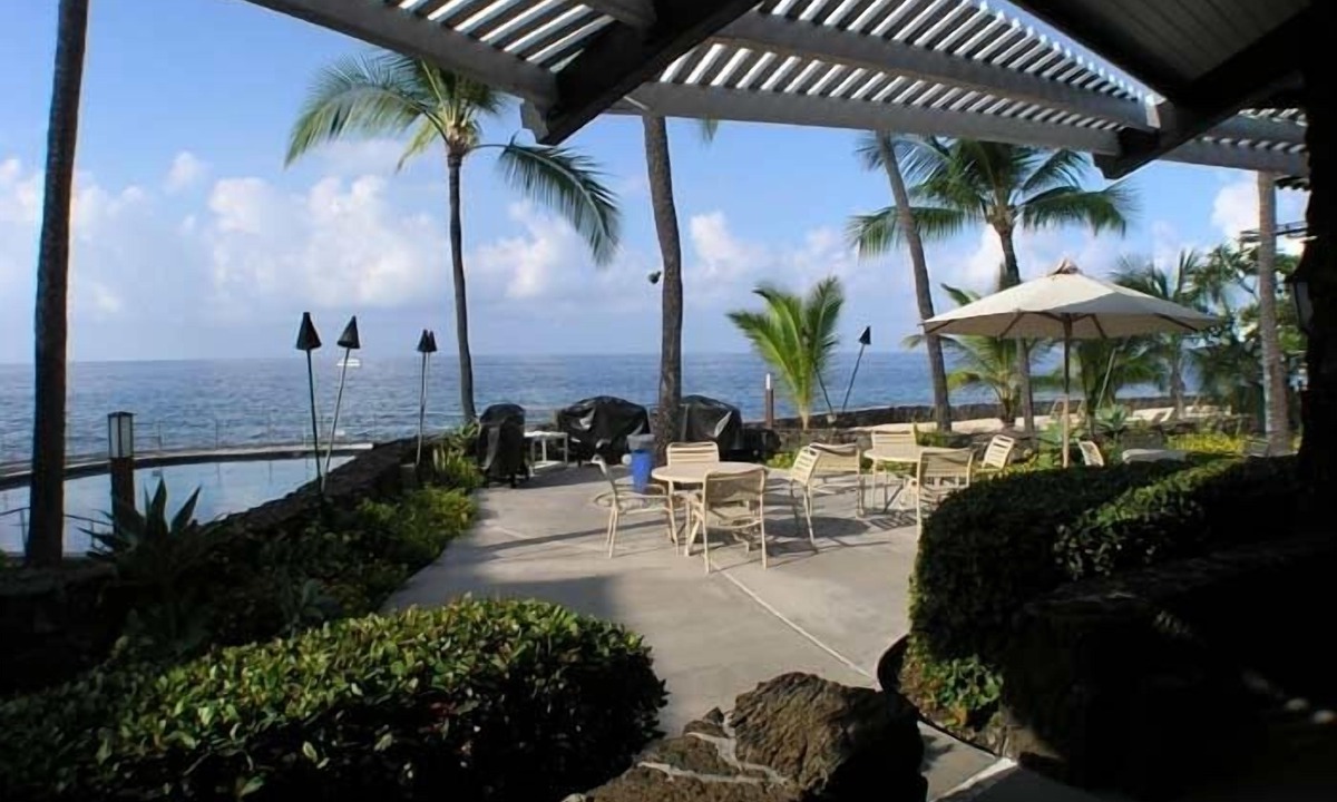 Kailua-Kona Condo | Casa De Emdeko Oceanfront Condo with Private Beach on Water , AC,