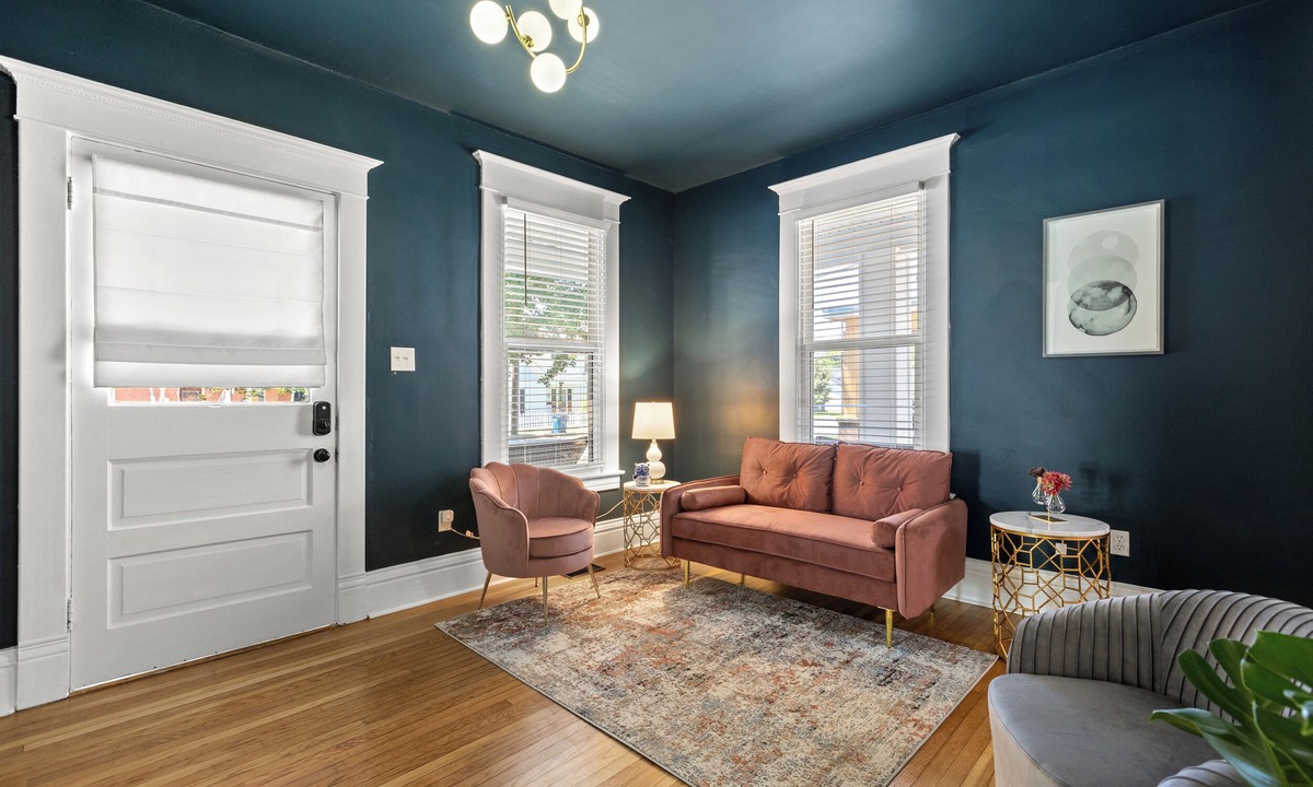 Georgetown House | The Luxe/Hot Tub/Private Bar/12 Min to Horse Park