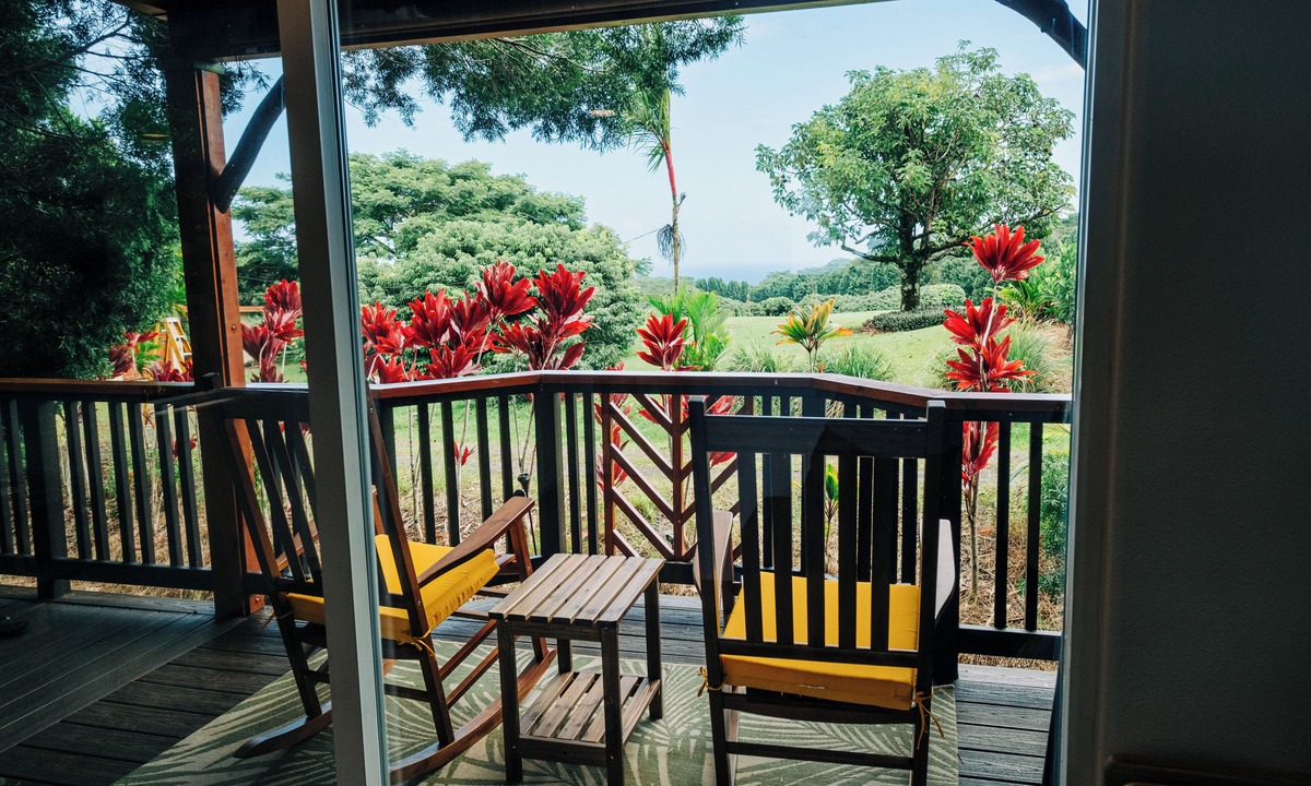 Hakalau Cottage | The Treehouse at Hulili Farm - NEW