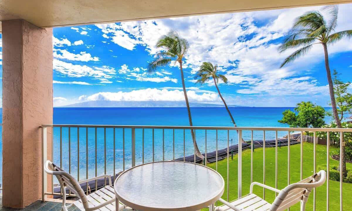 Kahana Condo | Large Corner Oceanfront 2 bedroom condo, AC, wrap around lanai, walkable area