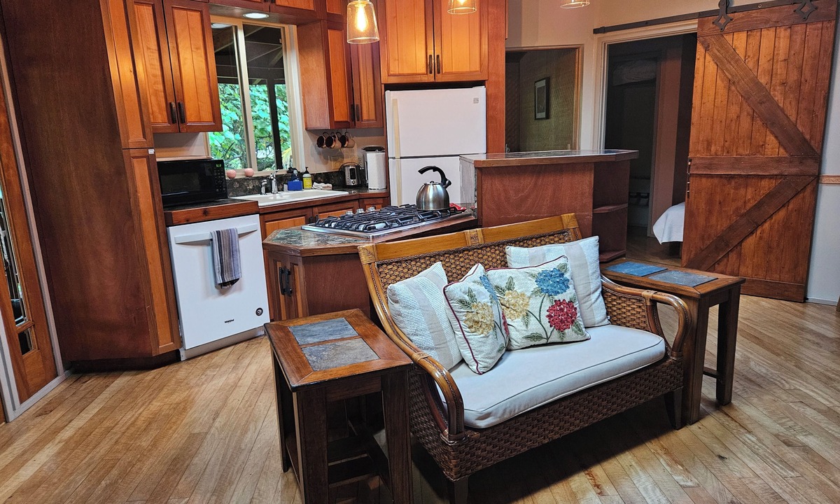 Keaau House | Octagonal Rainforest Oasis Near Hilo & Volcano – 2BD/2BA