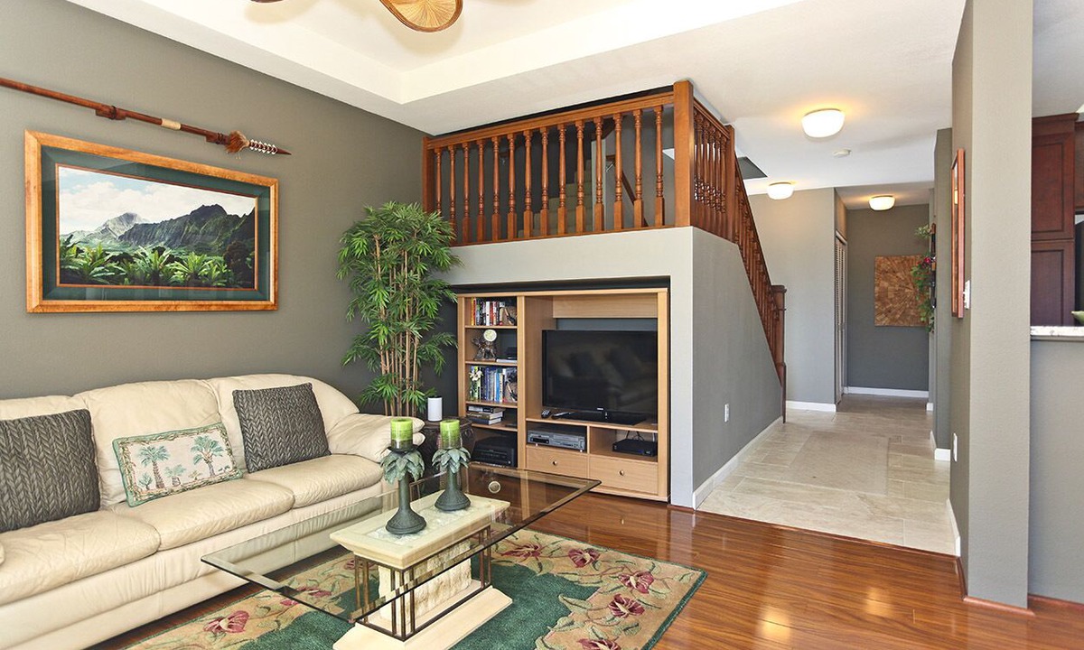 Kapolei Condo | Fairways at Ko Olina 22H: Golf Course Elegance, Lush Backyard