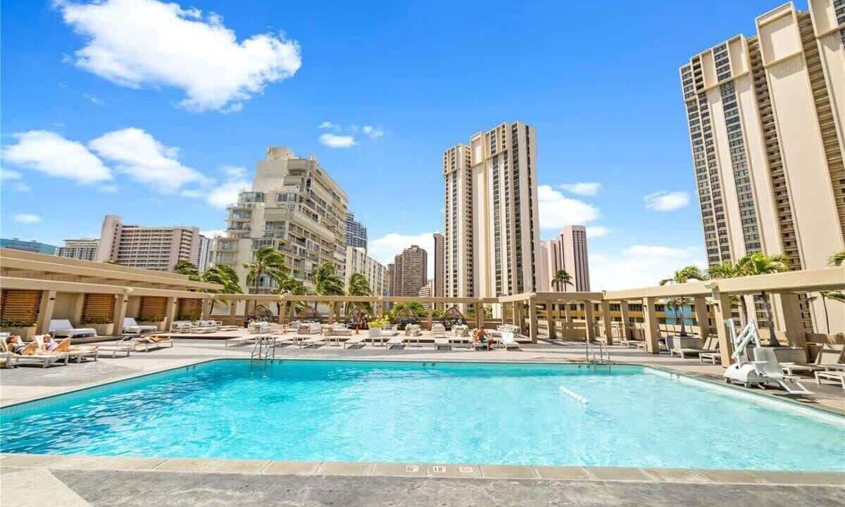 Ala Moana Condo | Renovated Ala Moana 1BR Suite| Balcony & City Views