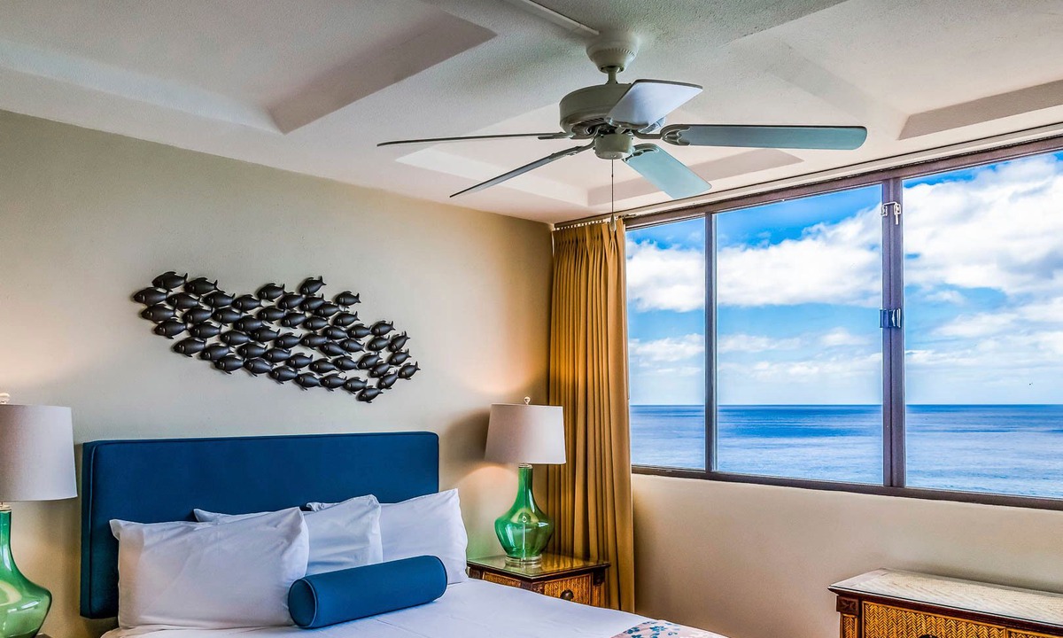Makaha Condo | Corner Oceanfront 1BR Condo w/Panoramic Views
